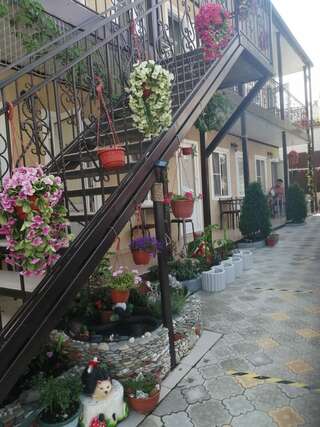 Гостиница Елена Джубга Двухместный номер Делюкс с 1 кроватью или 2 отдельными кроватями, вид на сад-1