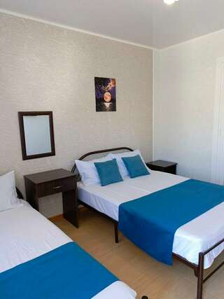 Гостиница Елена Джубга Трехместный номер-1