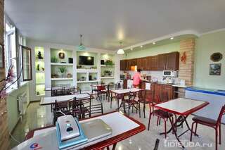 Гостиница Елена Джубга Четырехместный номер-10